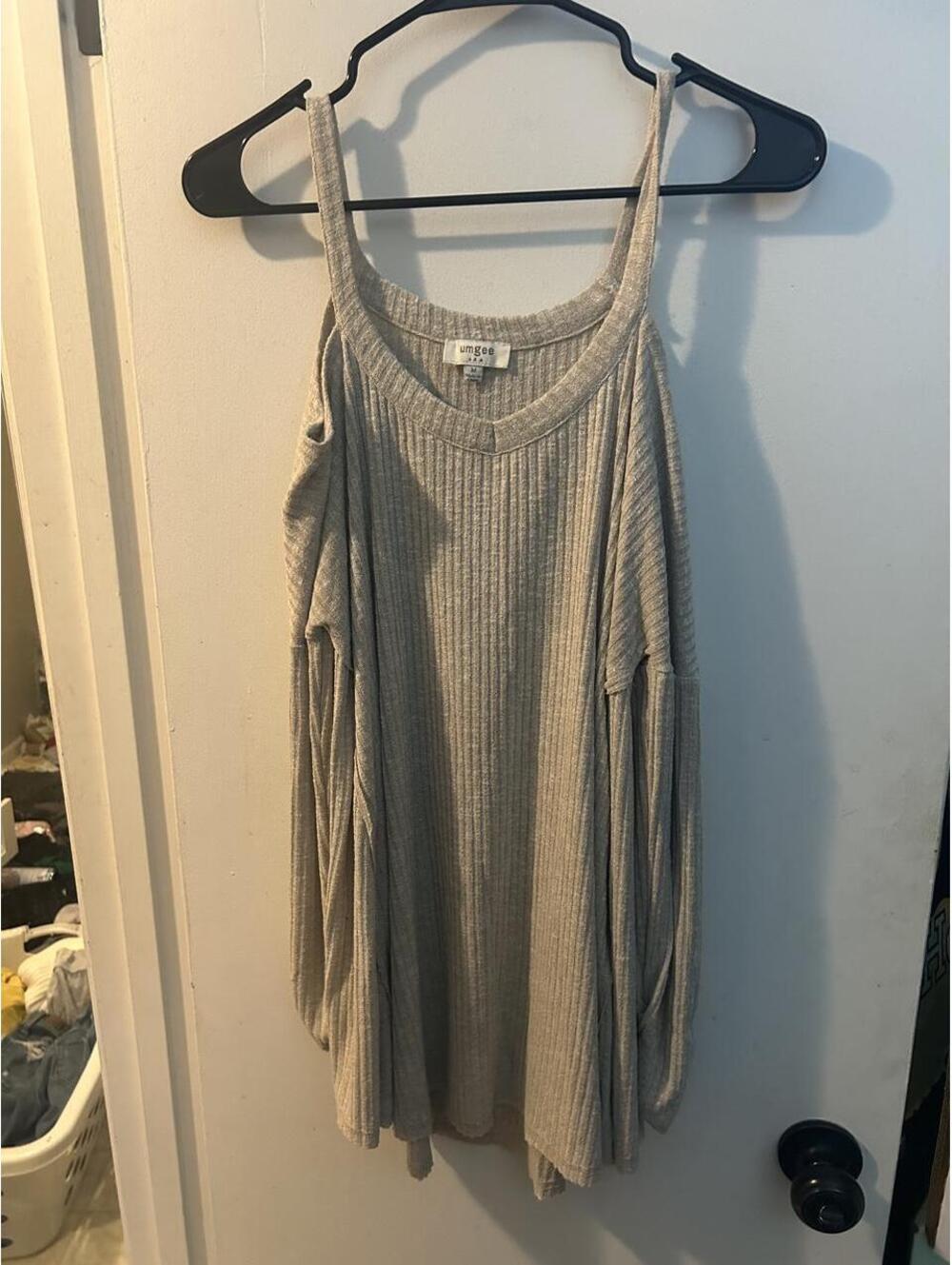 Umgee gray ribbed knit long sleeve dress with open shoulder, size M - Picture 1 of 7